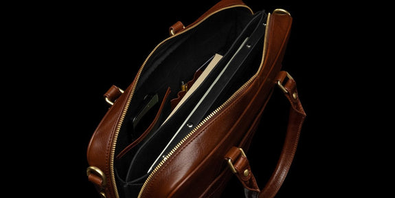 Leather vs Nylon Laptop Bags: Which Is Right for You?