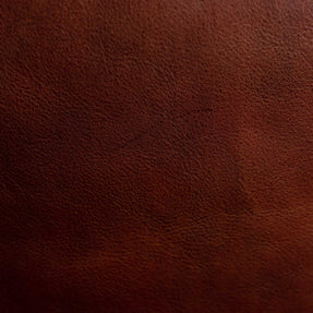 Close-up of a natural scar on Cuoio Superiore vegetable-tanned leather, highlighting the unique character and authentic quality of the material