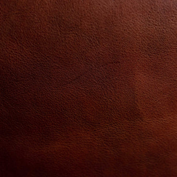 Close-up of a natural scar on Cuoio Superiore vegetable-tanned leather, highlighting the unique character and authentic quality of the material