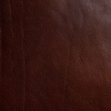 Close-up view of natural wrinkles on Cuoio Superiore vegetable-tanned leather, accentuating the authentic texture and high-quality of the material.