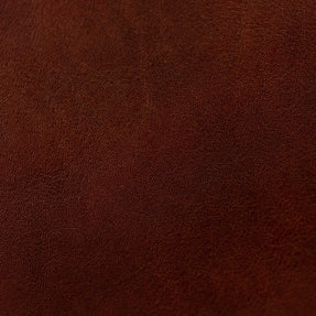 Close-up of a small-grain textured Cuoio Superiore full-grain leather, naturally structured and vegetable-tanned, highlighting the quality and organic patterns.