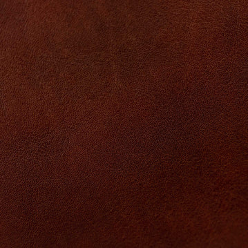 Close-up of a small-grain textured Cuoio Superiore full-grain leather, naturally structured and vegetable-tanned, highlighting the quality and organic patterns.