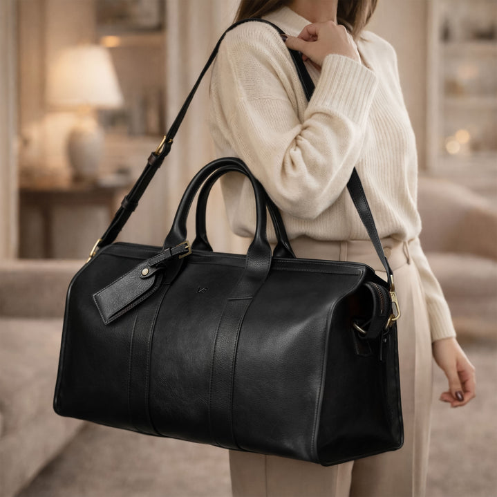 Von Baer Weekender full-grain leather bag for women in black in a luxury interior, elegant travel bag for weekend trips.