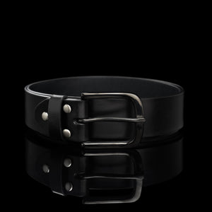 Von Baer classic black leather belt for men with a black stainless steel buckle.