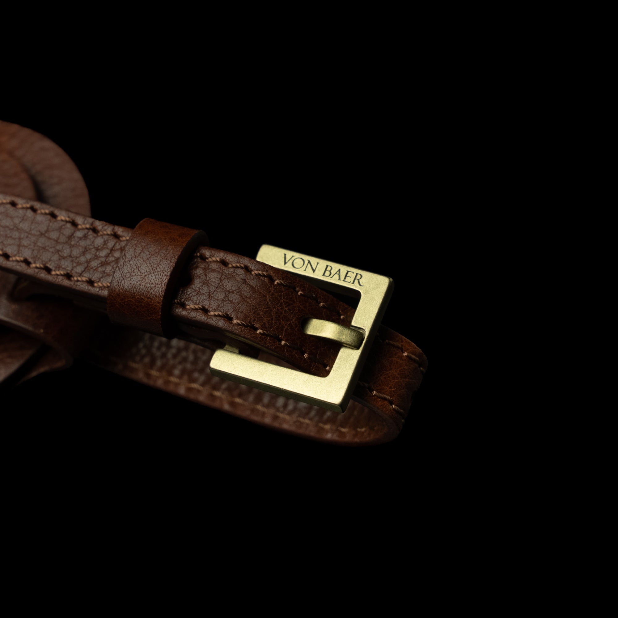 von baer classic leather luggage tag brass hardware close up