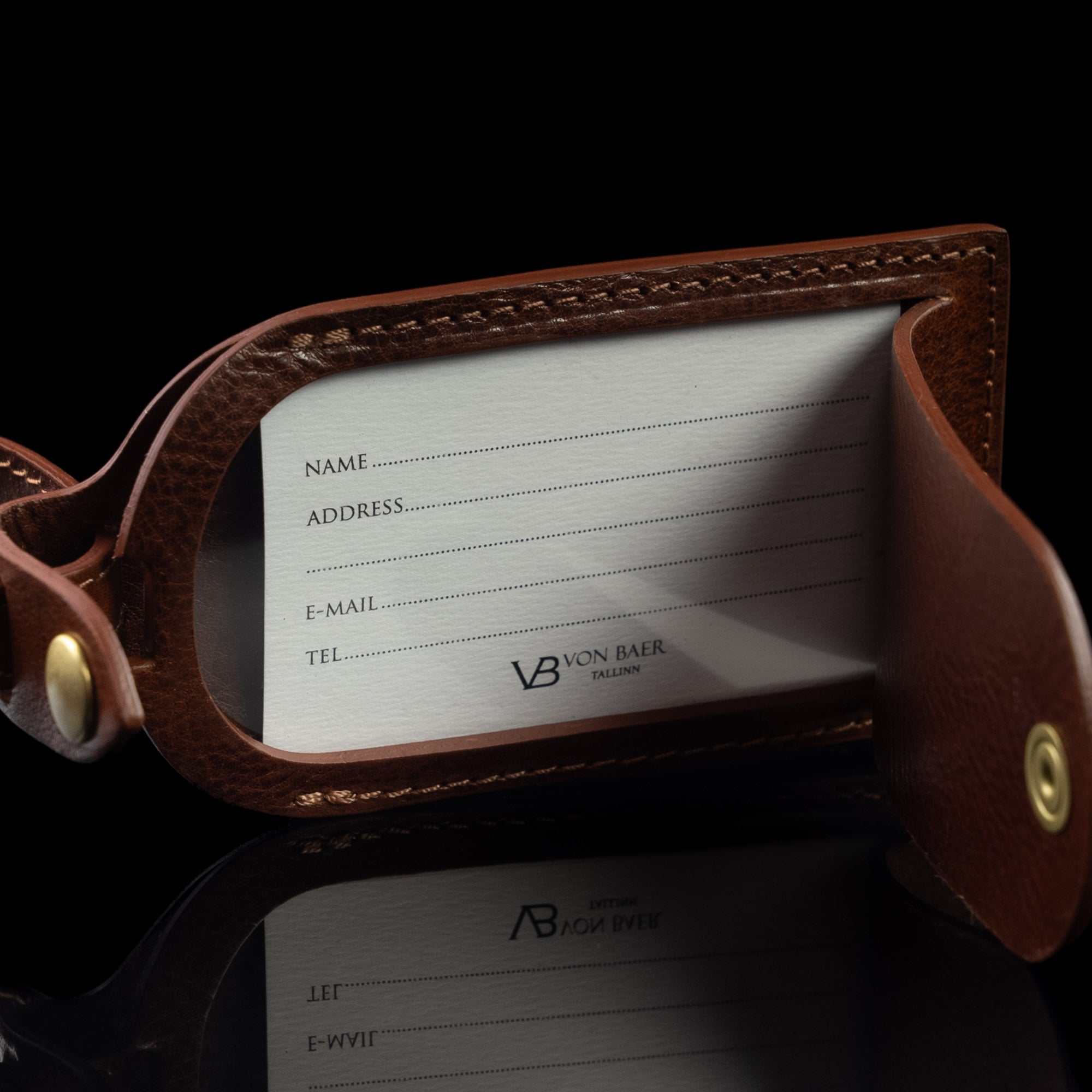 von baer classic leather luggage tag brown for travel close up