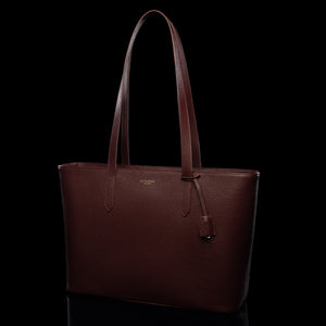 Von Baer Elegance burgundy luxury leather tote bag half-turned view