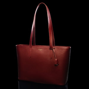Von Baer Elegance deep red luxury leather tote bag half-turned view