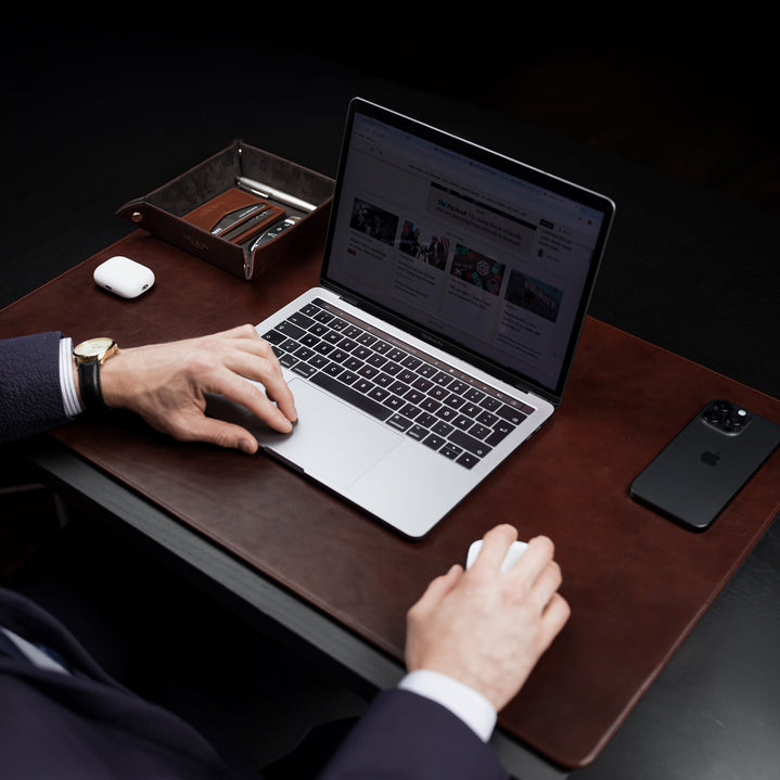 von-baer-executive-large-leather-desk-pad-pc-laptop-mat-brown-used-by-a-man-dressed-in-a-suit-working-on-his-macbook