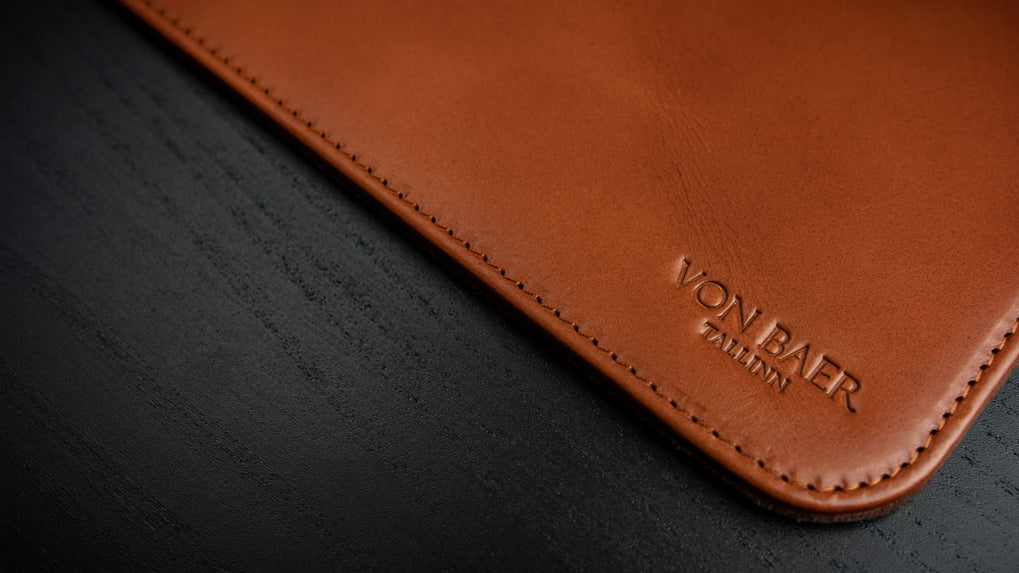 Von Baer executive leather desk pad with stitched edges, extra reinforcement, and the Von Baer Tallinn logo in the corner.