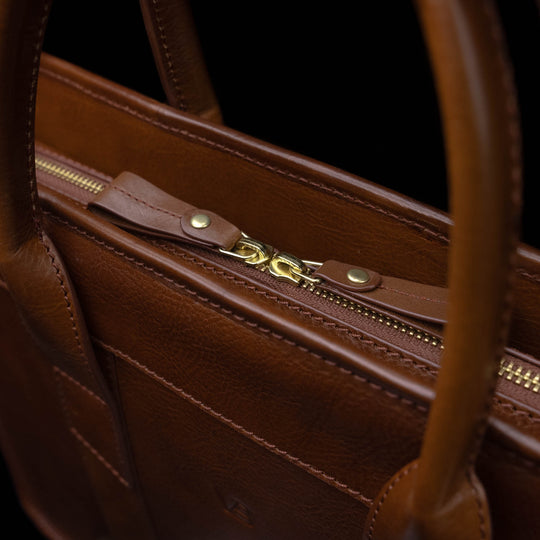 Von Baer Exquisite luxury full-grain leather laptop briefcase for men in brown, featuring Japanese YKK zippers.