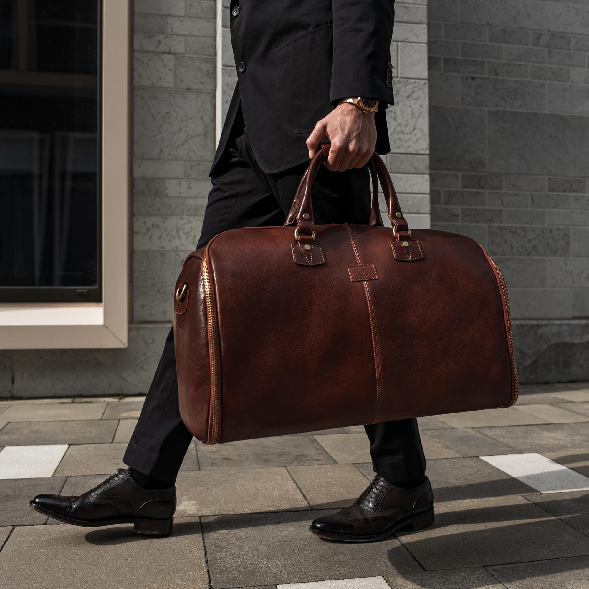 von baer grand high quality large full grain leather garment travel bag solid brown with male model