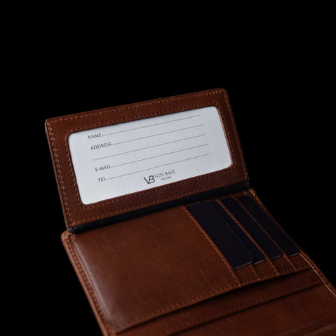 Von Baer Heritage luxury leather wallet for men, featuring an ID slot, close-up.
