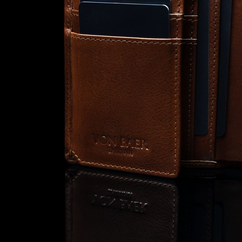 von baer heritage premium mens leather trifold wallet brown logo close up