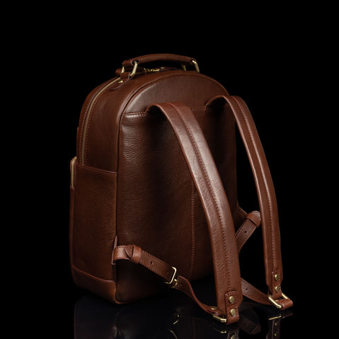 Von Baer Liberty men's vegetable-tanned leather backpack with padded adjustable shoulder straps