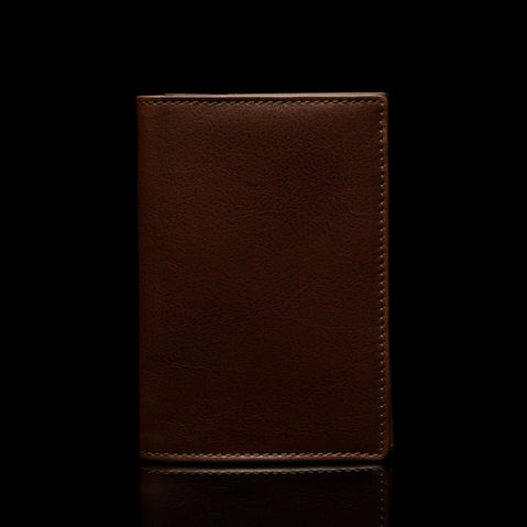 von baer minimalistic grant leather card case solid brown front view