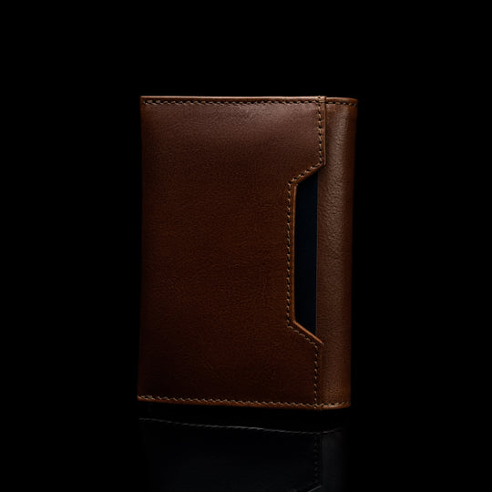 von baer minimalistic thin element leather card case rear view outer card slot