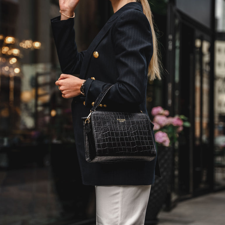 Von Baer Model1 small luxury leather purse in croco style lifestyle