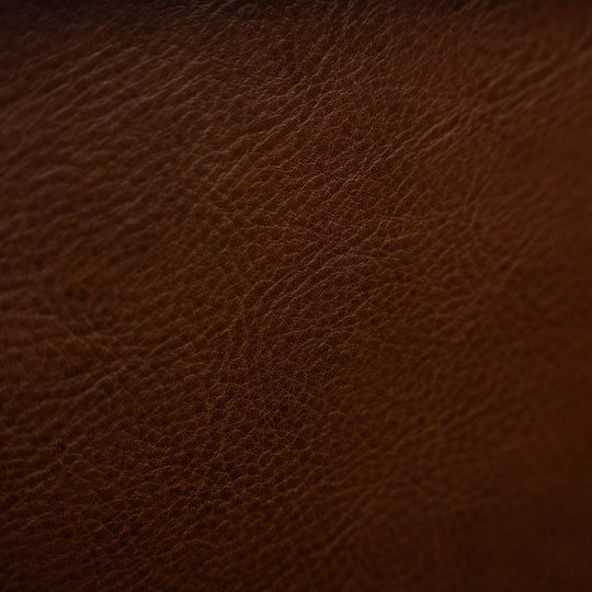 Von Baer No.3 men’s compact full-grain leather briefcase leather texture close-up showing premium material and craftsmanship.