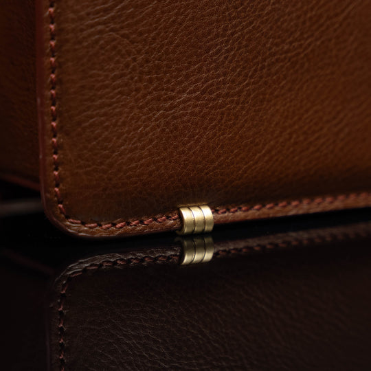 Von Baer No.3 men’s compact full-grain leather briefcase protective metal feet close-up showing durable design for professional use.