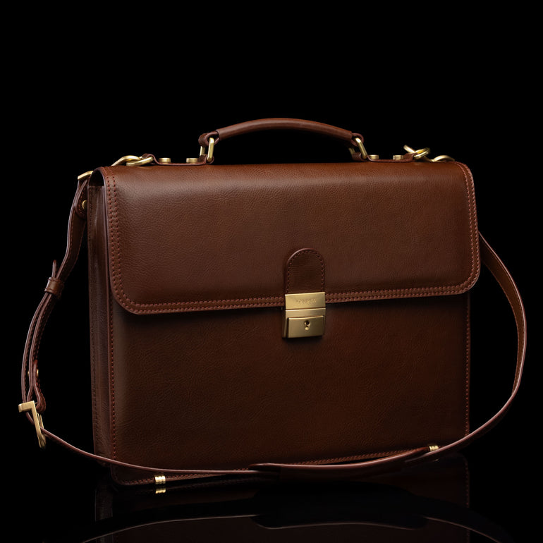 Von Baer No.3 men’s compact full-grain leather briefcase with shoulder strap for professional work and business use.