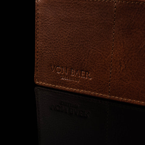 von baer slim luxurious leather passport holder travel rfid portmone brown logo close up