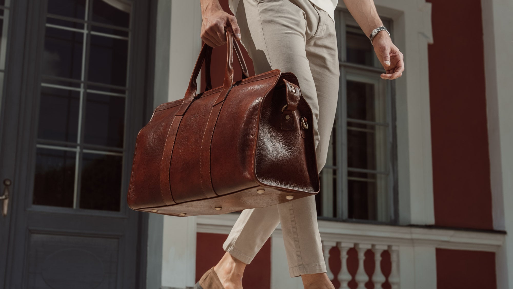 von baer weekender luxury mens leather bag brown made from durable veg tanned leather carried by businessman 2 slider