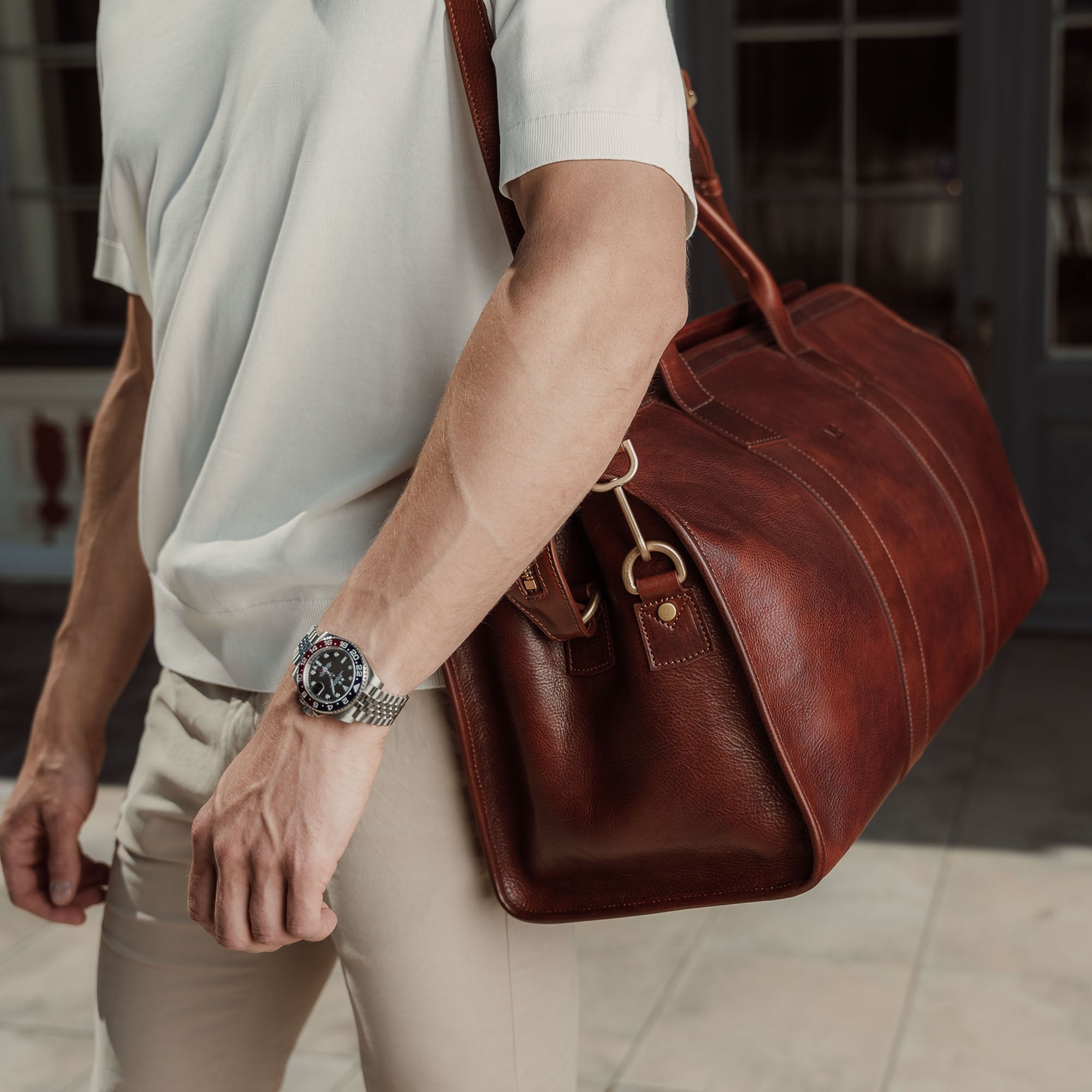 von baer weekender luxury mens leather bag brown with shoulder strap carried by businessman